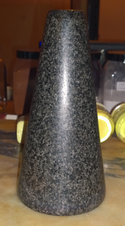 molette en granit noir de suède de damour david